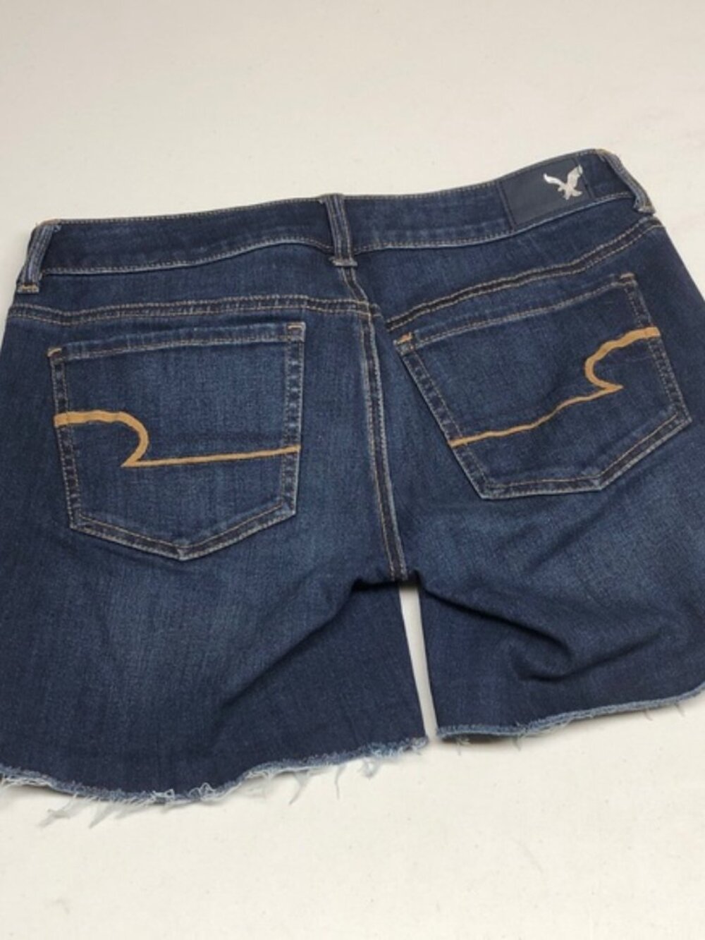 LIKE NEW AMERICAN EAGLE MIDI JEAN SHORTS 4/27 ⭐️